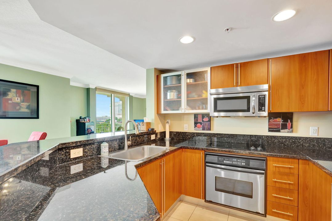 For Sale: $579,000 (2 beds, 2 baths, 1360 Square Feet)