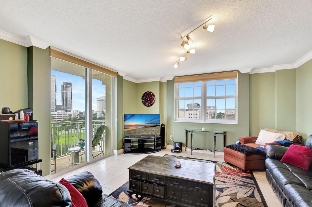 For Sale: $579,000 (2 beds, 2 baths, 1360 Square Feet)