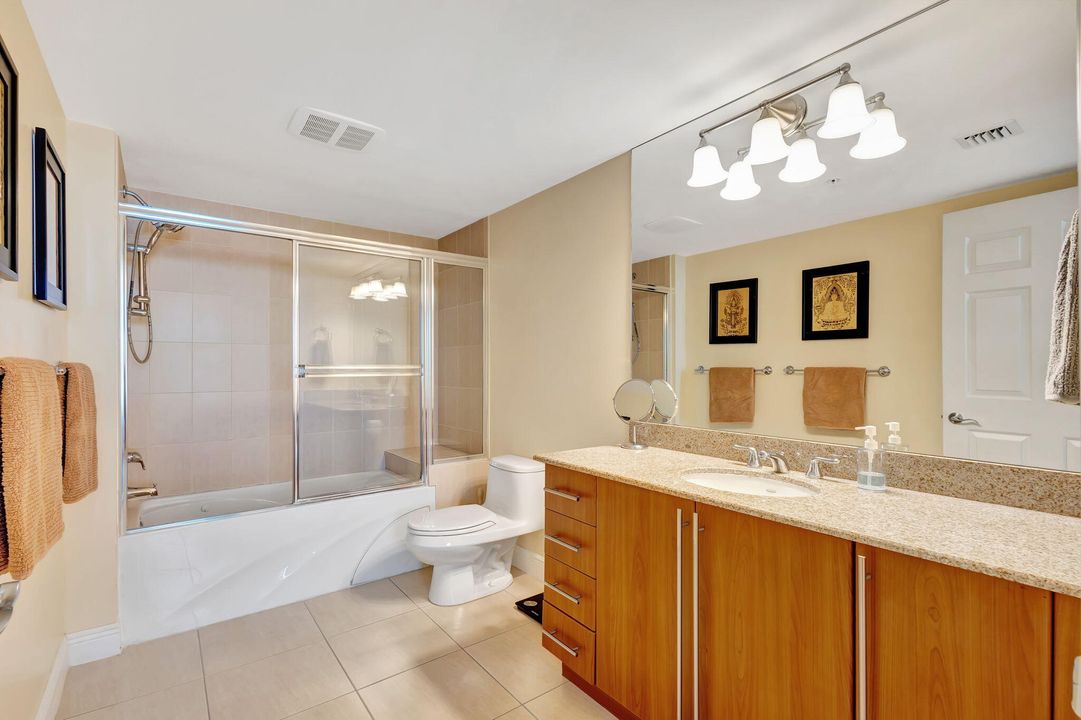 For Sale: $579,000 (2 beds, 2 baths, 1360 Square Feet)