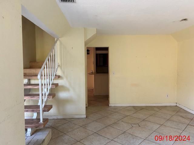 For Sale: $270,400 (2 beds, 1 baths, 1157 Square Feet)