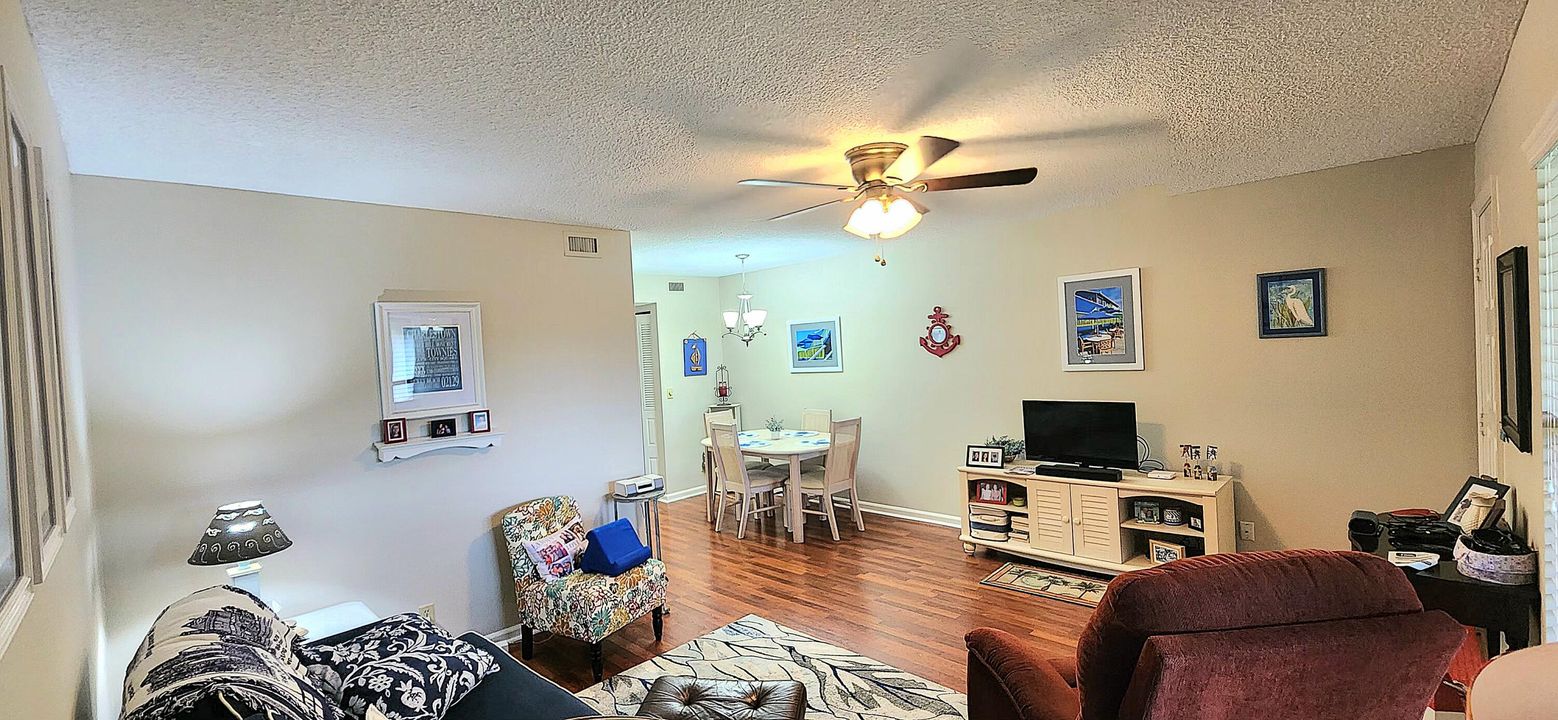 Active With Contract: $170,000 (1 beds, 1 baths, 697 Square Feet)