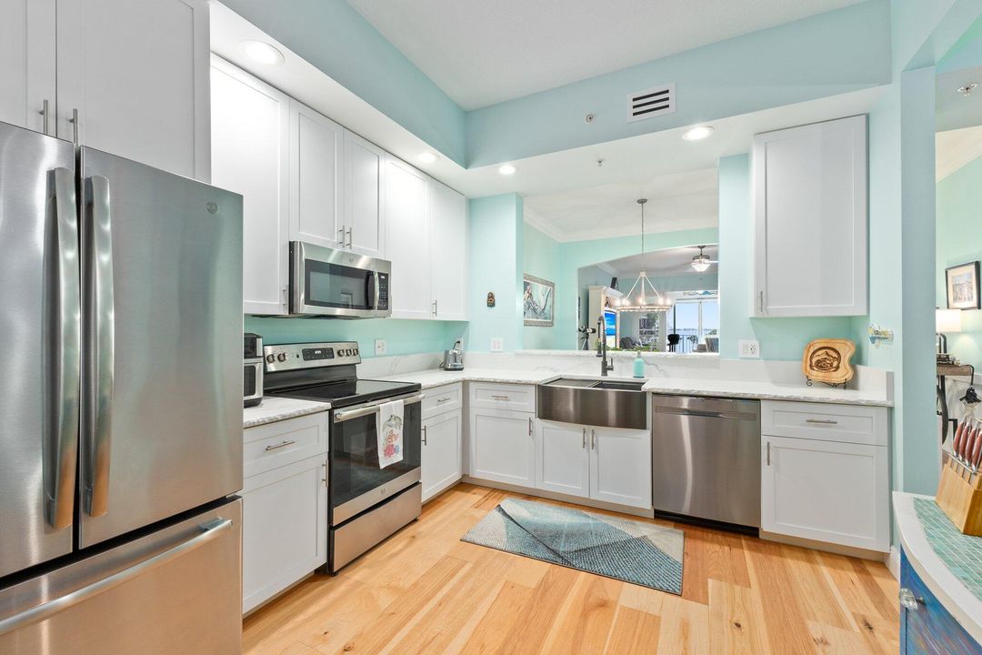 For Sale: $535,000 (2 beds, 2 baths, 1989 Square Feet)