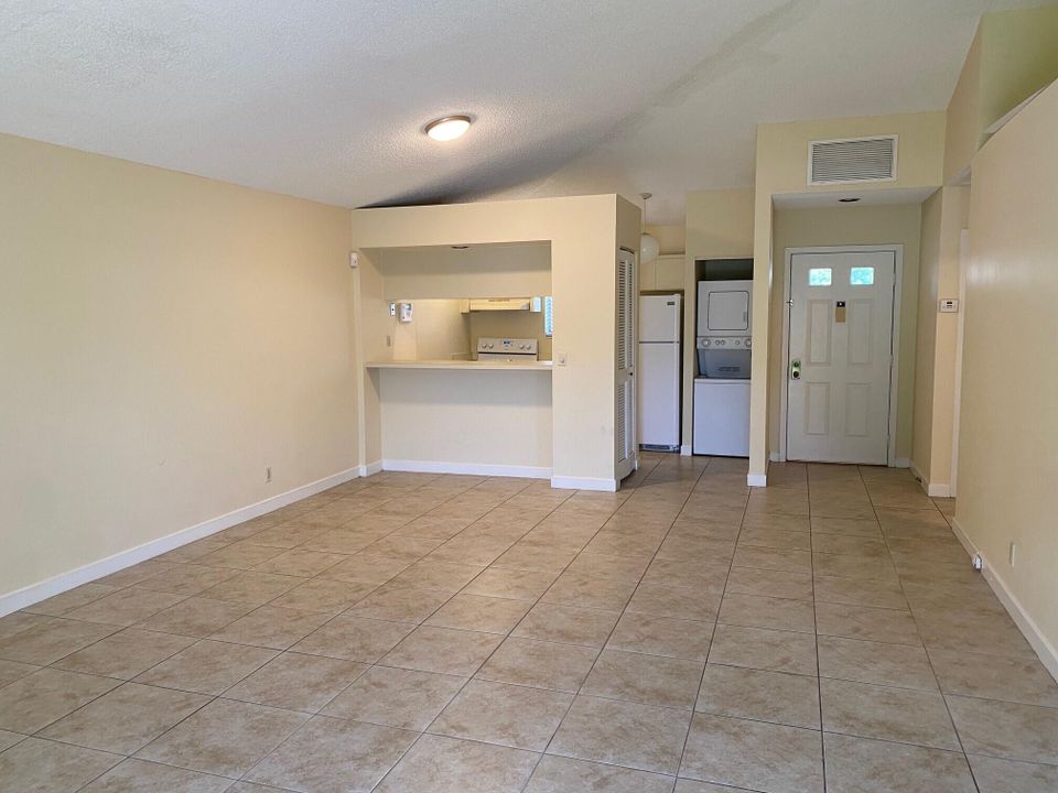 For Rent: $2,500 (2 beds, 2 baths, 1135 Square Feet)