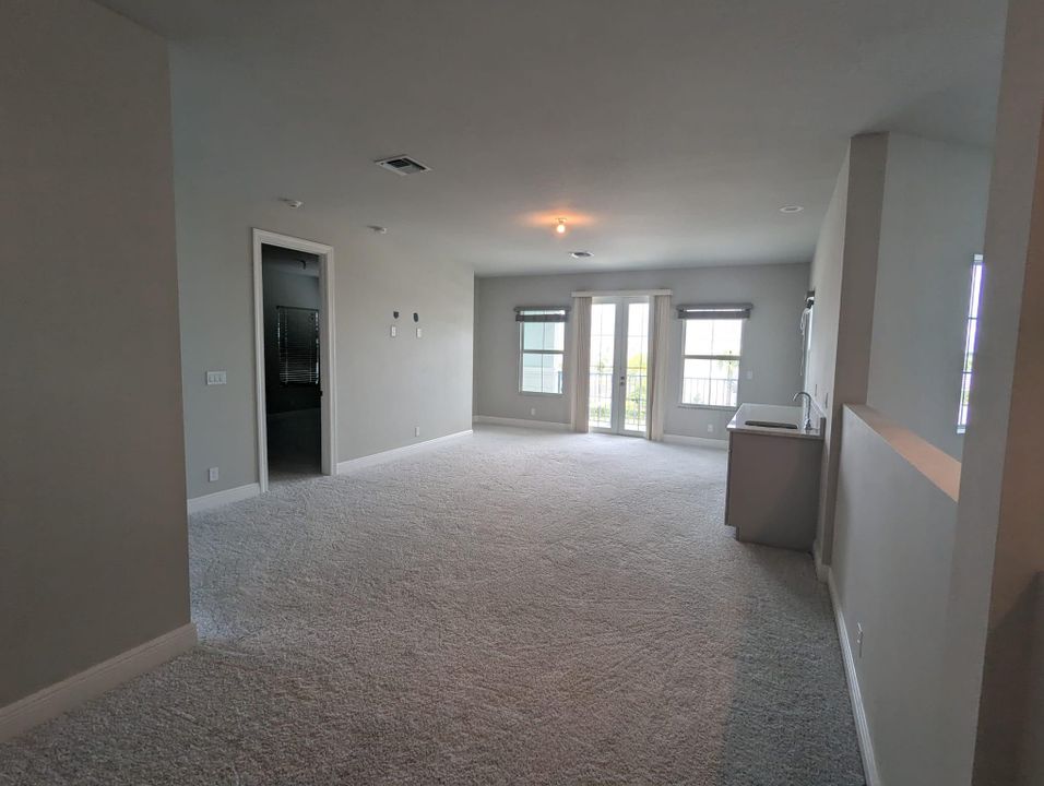 For Rent: $6,500 (5 beds, 4 baths, 3951 Square Feet)