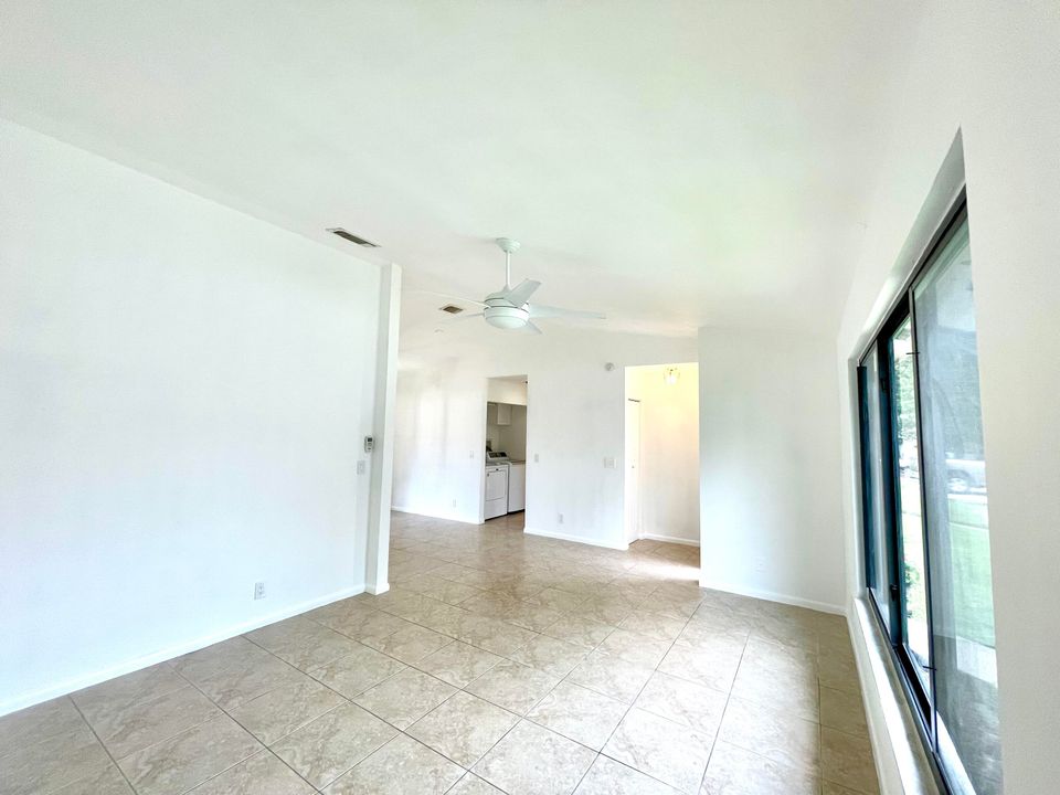 For Sale: $365,000 (2 beds, 2 baths, 1092 Square Feet)