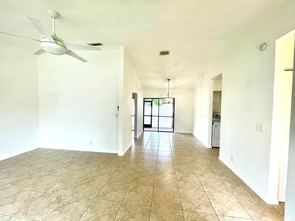 For Sale: $365,000 (2 beds, 2 baths, 1092 Square Feet)