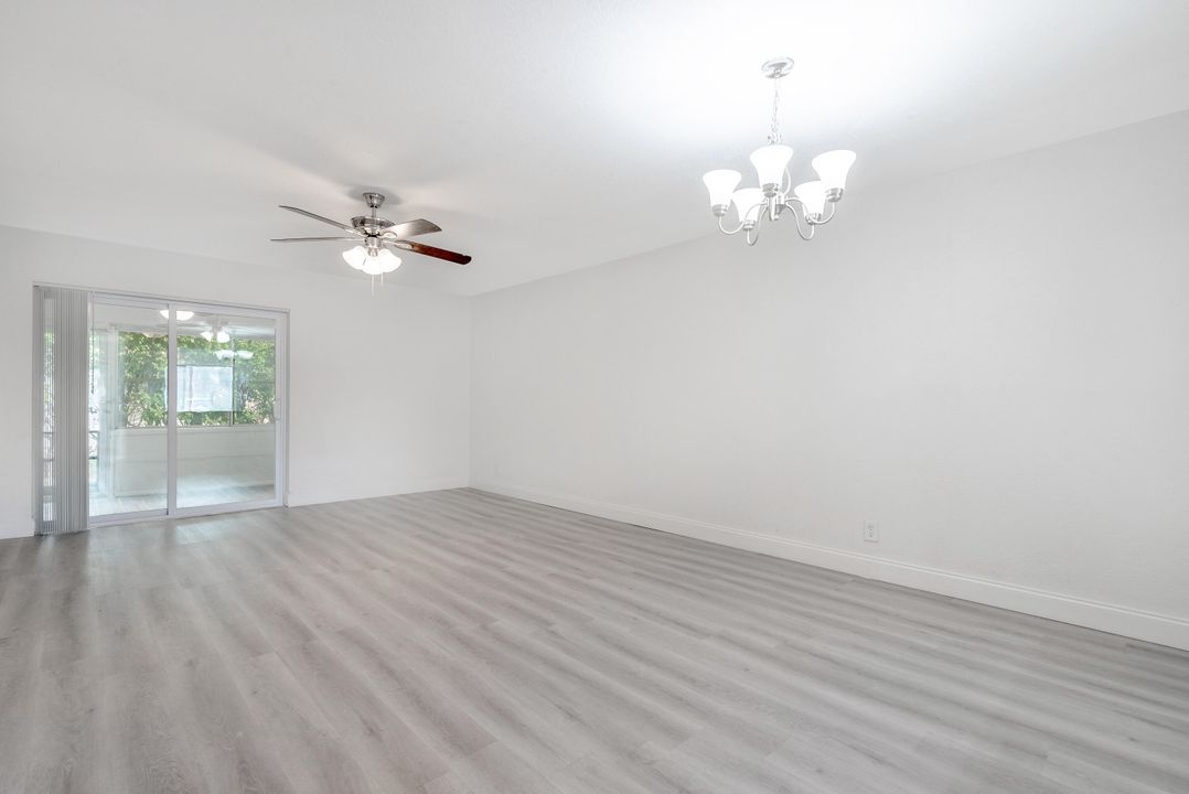 For Sale: $229,900 (2 beds, 2 baths, 941 Square Feet)