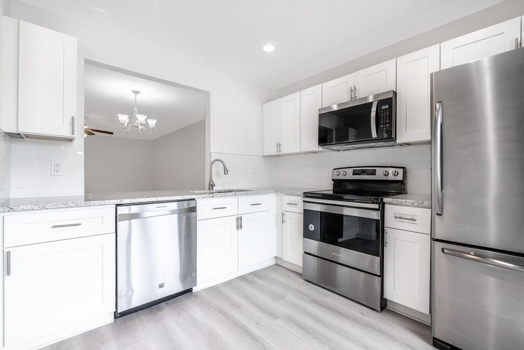 For Sale: $229,900 (2 beds, 2 baths, 941 Square Feet)