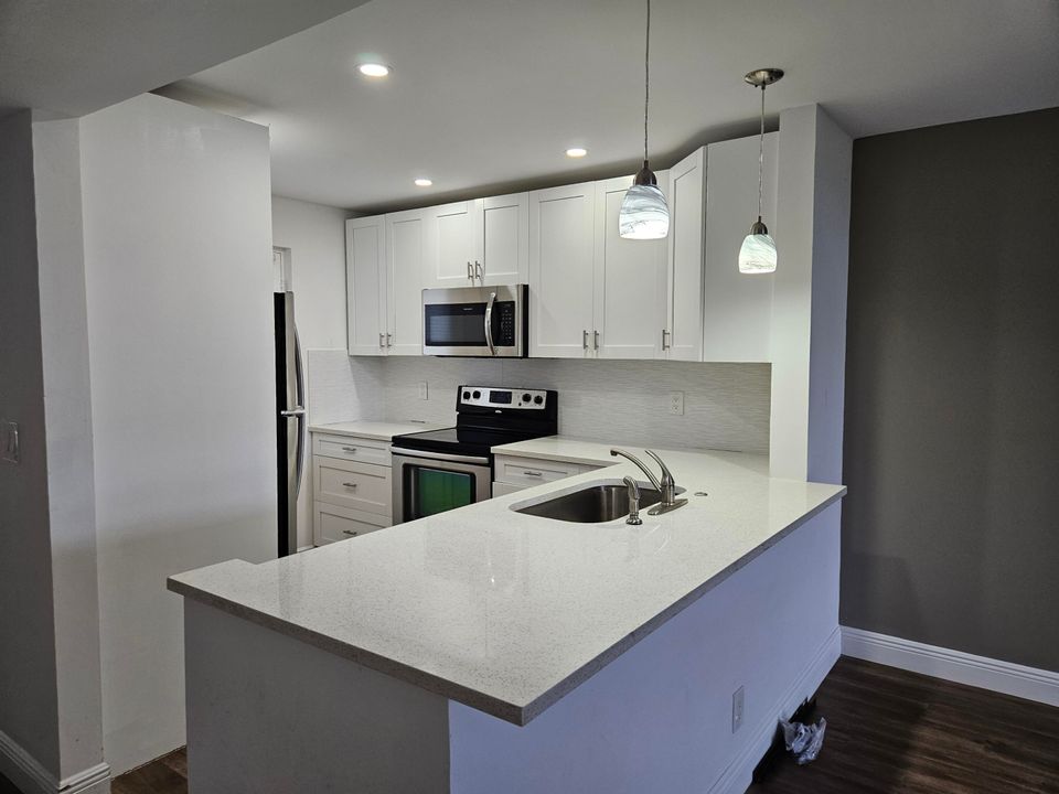 For Sale: $249,000 (2 beds, 2 baths, 1050 Square Feet)