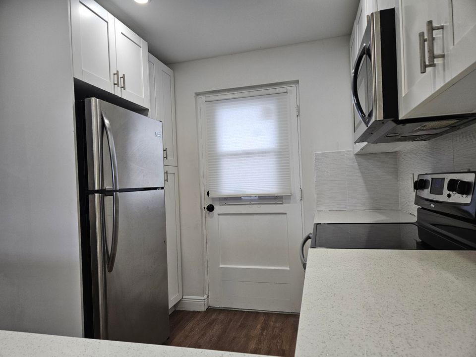 For Sale: $249,000 (2 beds, 2 baths, 1050 Square Feet)