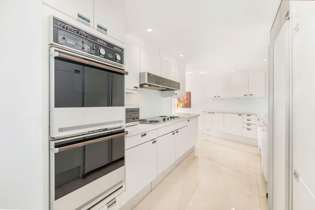 For Sale: $1,200,000 (2 beds, 2 baths, 2444 Square Feet)