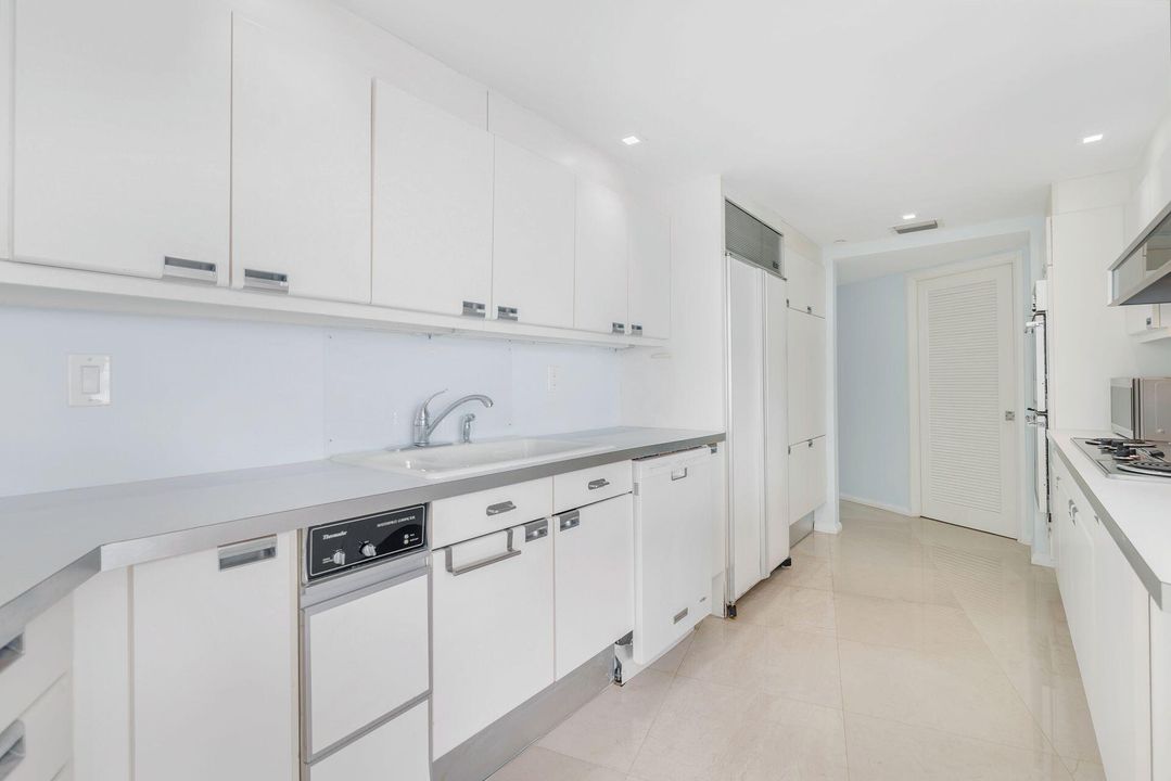 For Sale: $1,200,000 (2 beds, 2 baths, 2444 Square Feet)