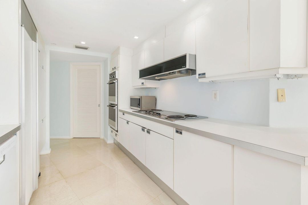 For Sale: $1,200,000 (2 beds, 2 baths, 2444 Square Feet)