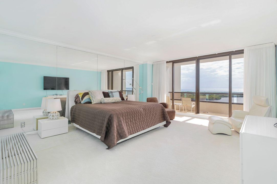 For Sale: $1,200,000 (2 beds, 2 baths, 2444 Square Feet)