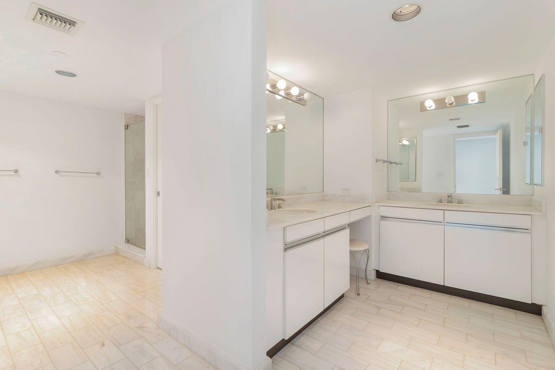 For Sale: $1,200,000 (2 beds, 2 baths, 2444 Square Feet)