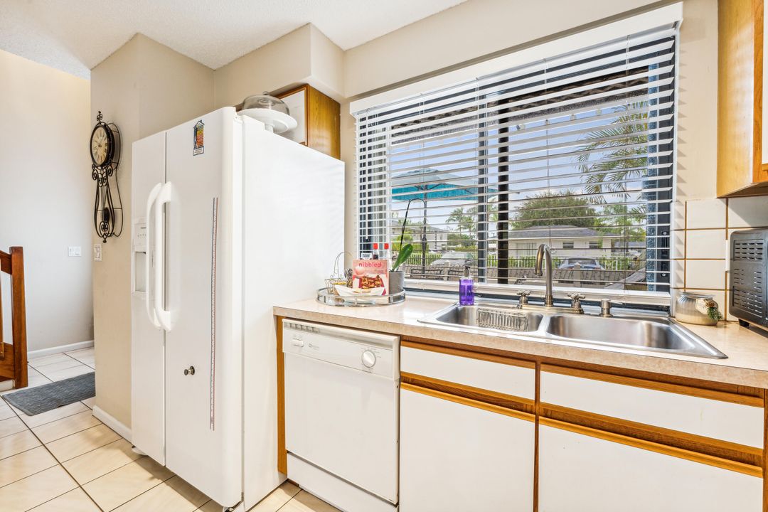 For Sale: $265,000 (2 beds, 2 baths, 1176 Square Feet)