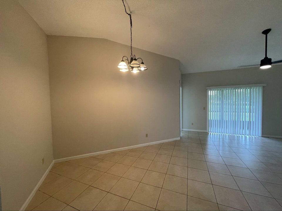 For Rent: $2,400 (2 beds, 2 baths, 1129 Square Feet)