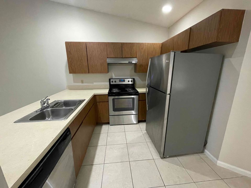 For Rent: $2,400 (2 beds, 2 baths, 1129 Square Feet)