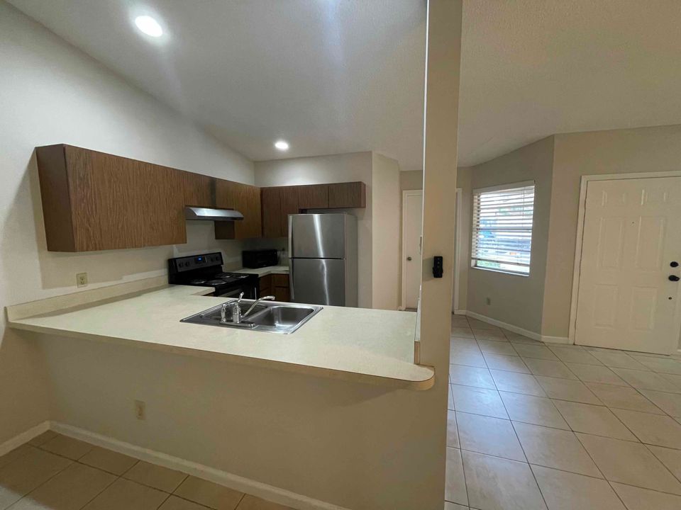 For Rent: $2,400 (2 beds, 2 baths, 1129 Square Feet)