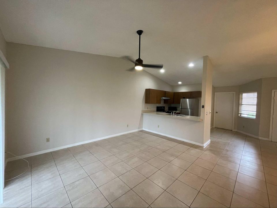 For Rent: $2,400 (2 beds, 2 baths, 1129 Square Feet)