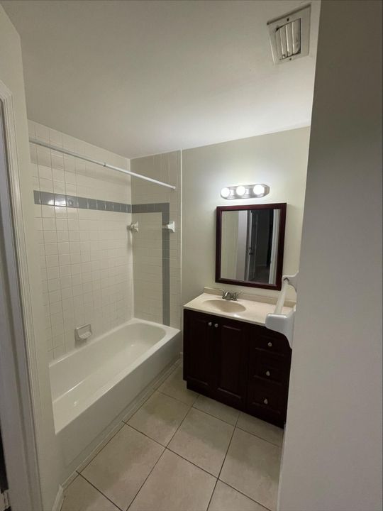 For Rent: $2,400 (2 beds, 2 baths, 1129 Square Feet)