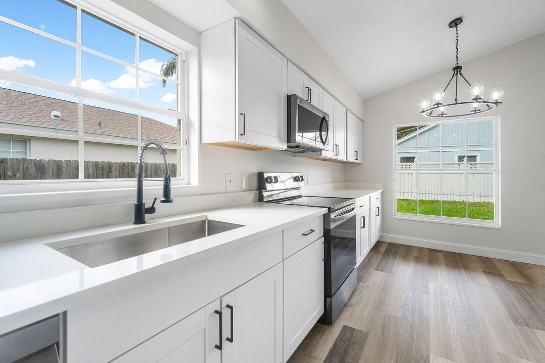 For Sale: $609,000 (3 beds, 2 baths, 1293 Square Feet)