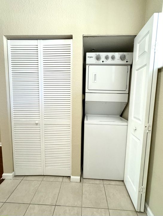 For Rent: $1,900 (2 beds, 2 baths, 855 Square Feet)