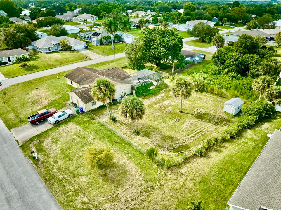 For Sale: $325,000 (3 beds, 2 baths, 1601 Square Feet)