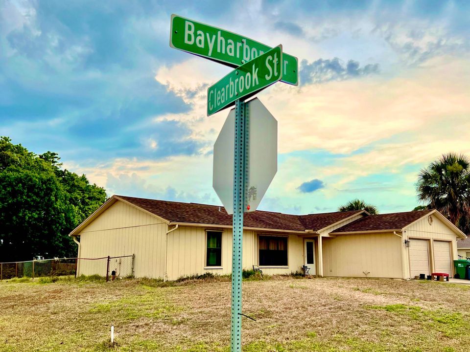 For Sale: $325,000 (3 beds, 2 baths, 1601 Square Feet)