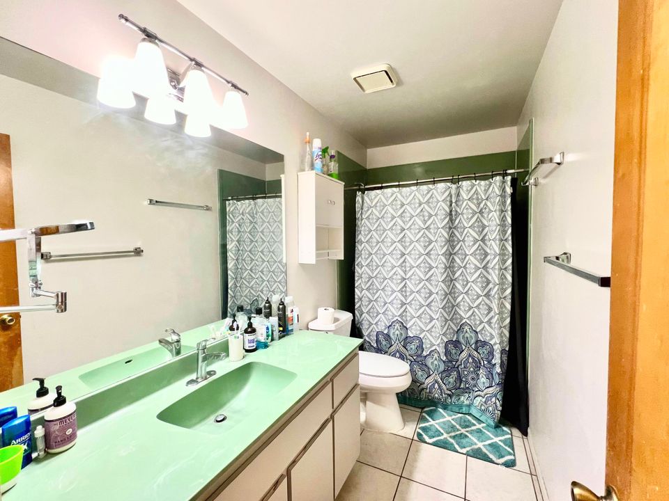 For Sale: $325,000 (3 beds, 2 baths, 1601 Square Feet)