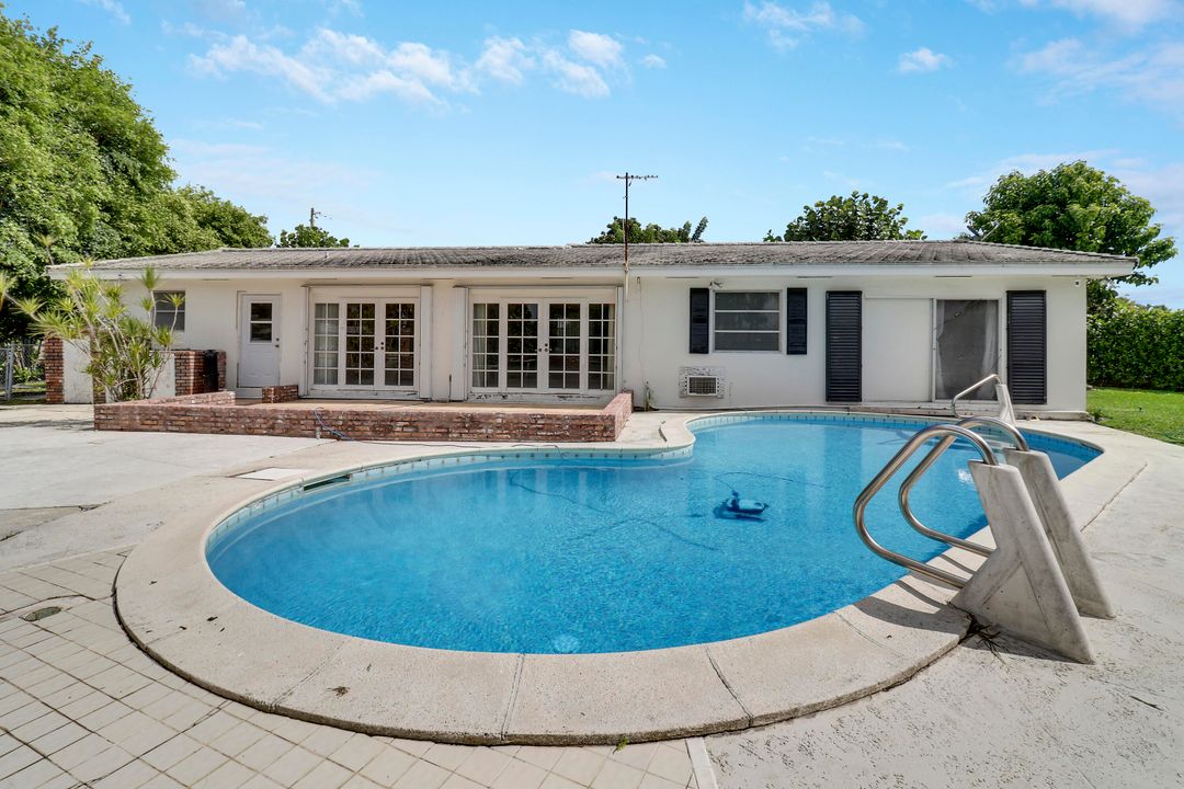 For Sale: $799,000 (3 beds, 2 baths, 1968 Square Feet)