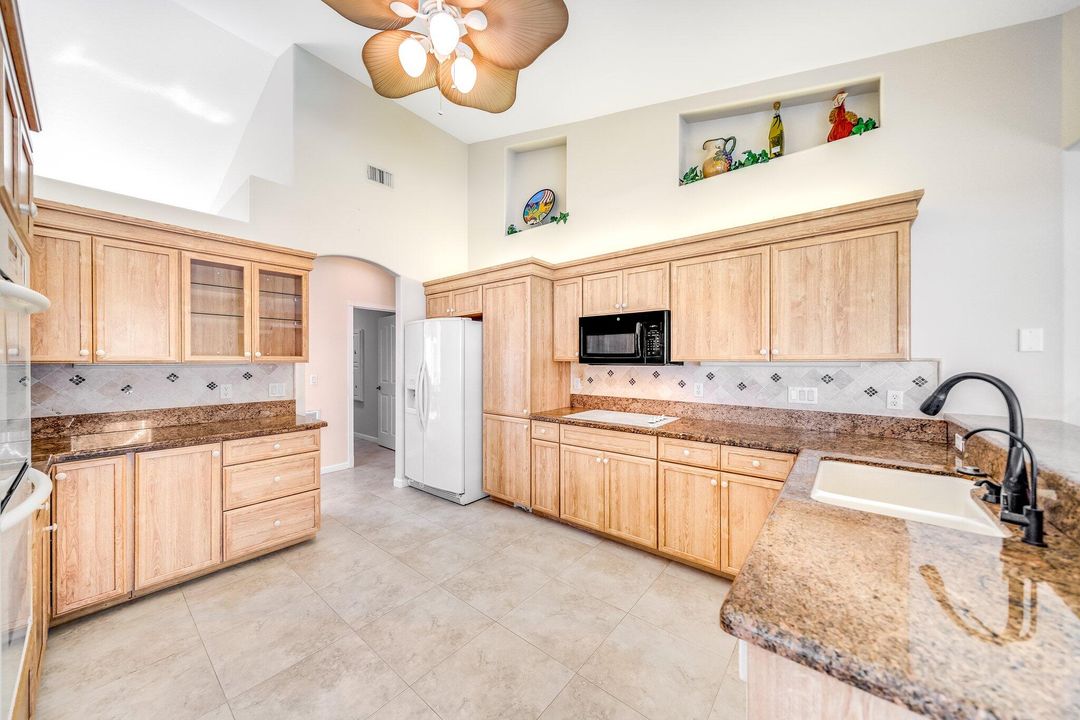 For Sale: $499,900 (3 beds, 2 baths, 2247 Square Feet)