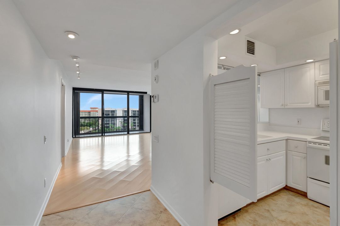 For Sale: $549,000 (2 beds, 2 baths, 1215 Square Feet)