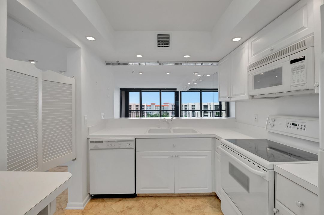 For Sale: $549,000 (2 beds, 2 baths, 1215 Square Feet)