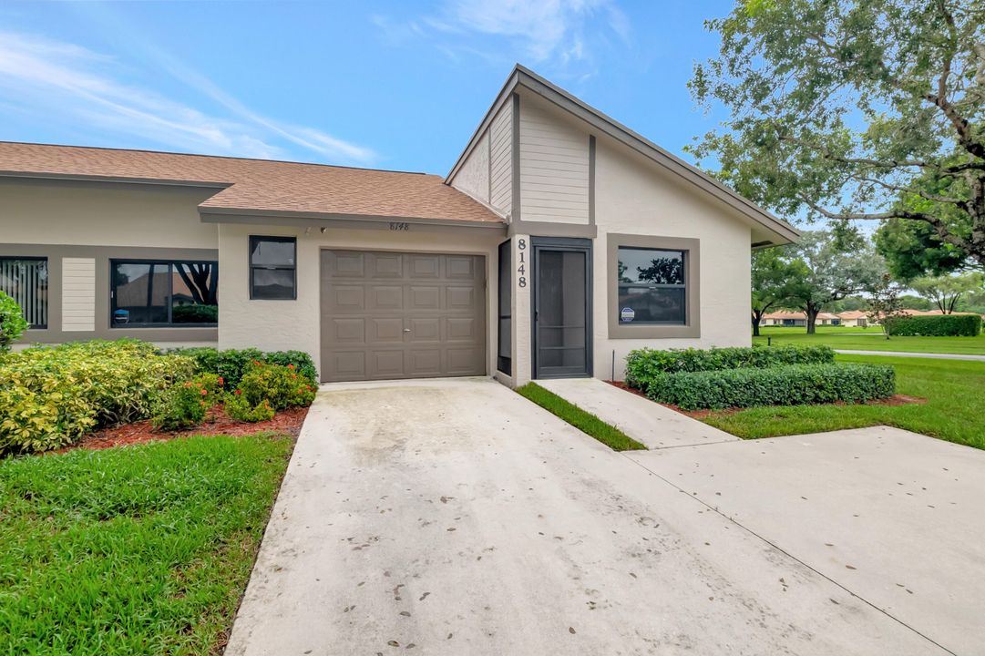 For Sale: $399,900 (2 beds, 2 baths, 1248 Square Feet)