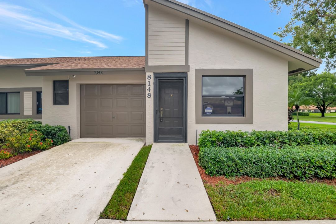 For Sale: $399,900 (2 beds, 2 baths, 1248 Square Feet)