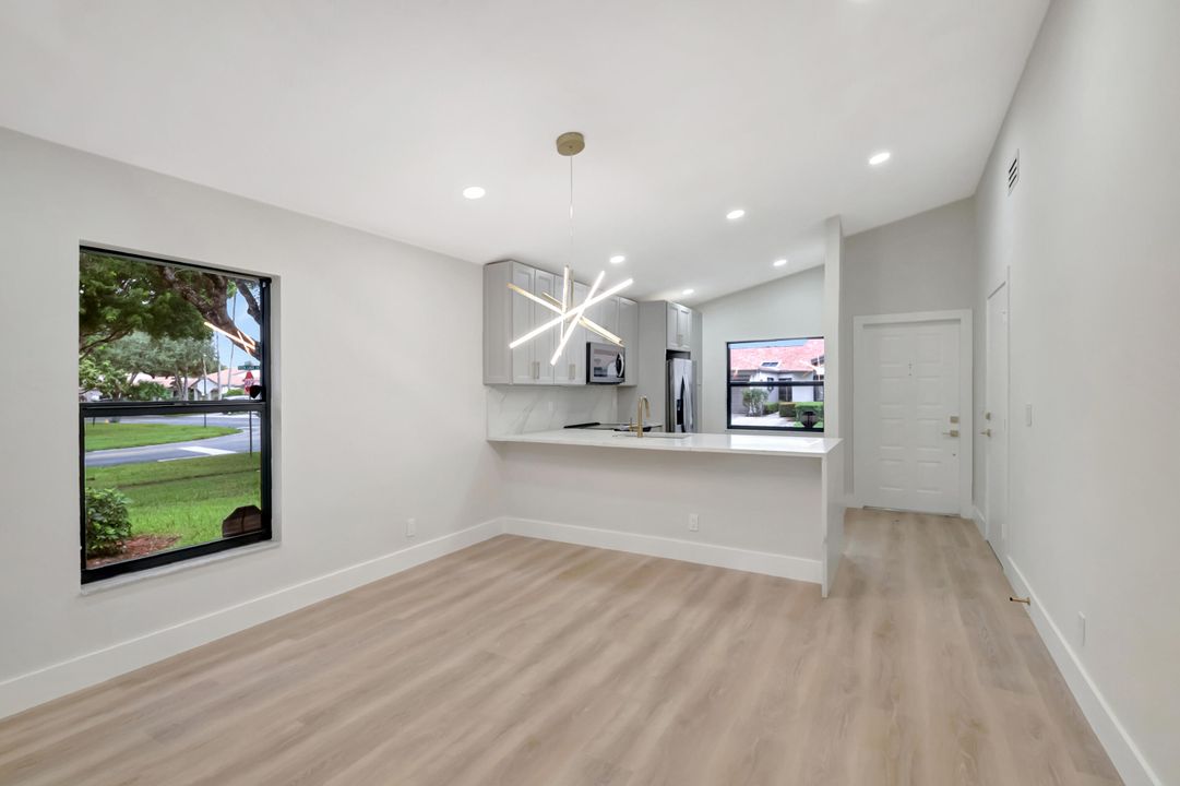 For Sale: $399,900 (2 beds, 2 baths, 1248 Square Feet)