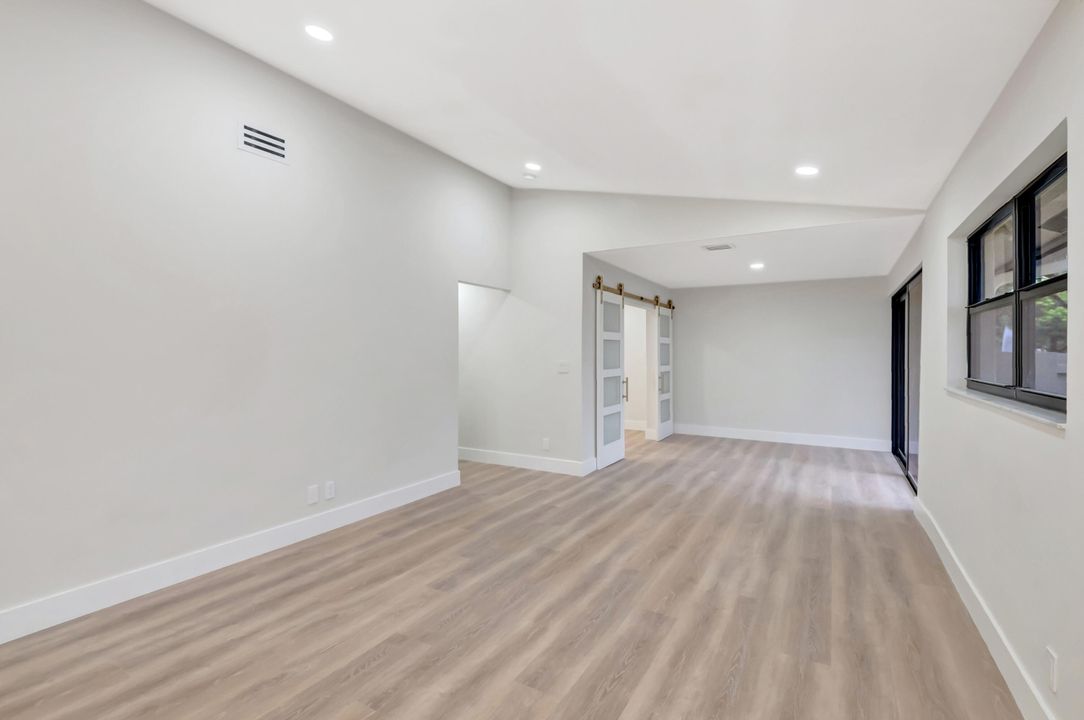 For Sale: $399,900 (2 beds, 2 baths, 1248 Square Feet)