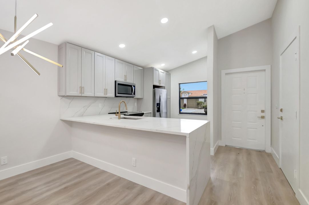 For Sale: $399,900 (2 beds, 2 baths, 1248 Square Feet)