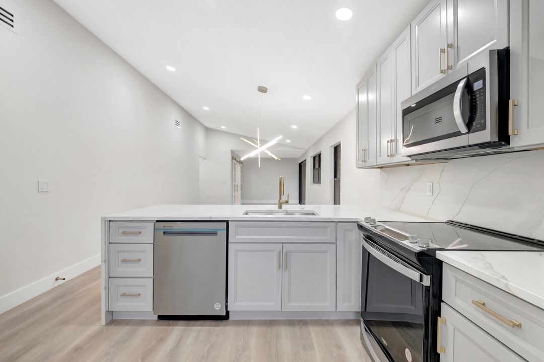 For Sale: $399,900 (2 beds, 2 baths, 1248 Square Feet)