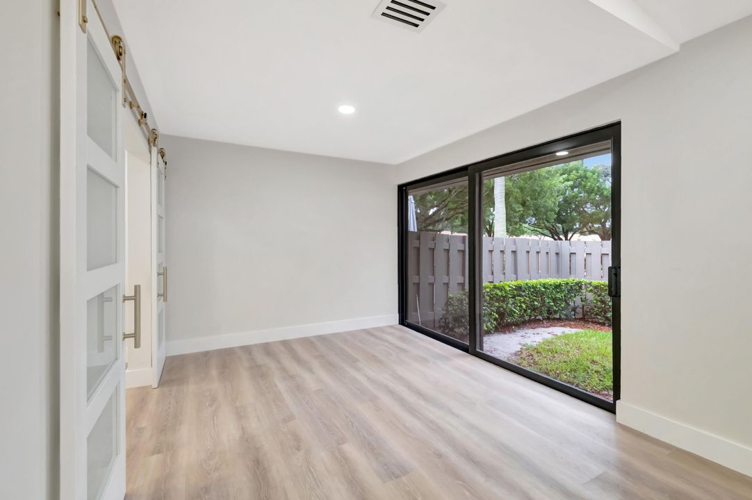 For Sale: $399,900 (2 beds, 2 baths, 1248 Square Feet)