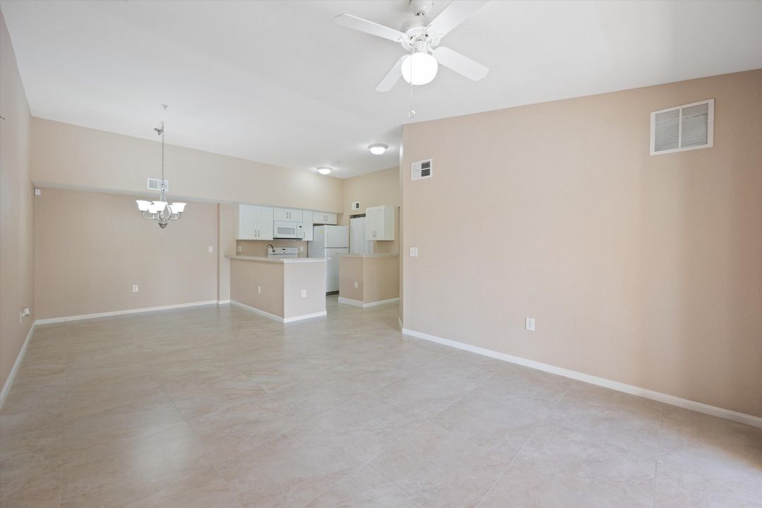 For Sale: $210,500 (2 beds, 2 baths, 1033 Square Feet)