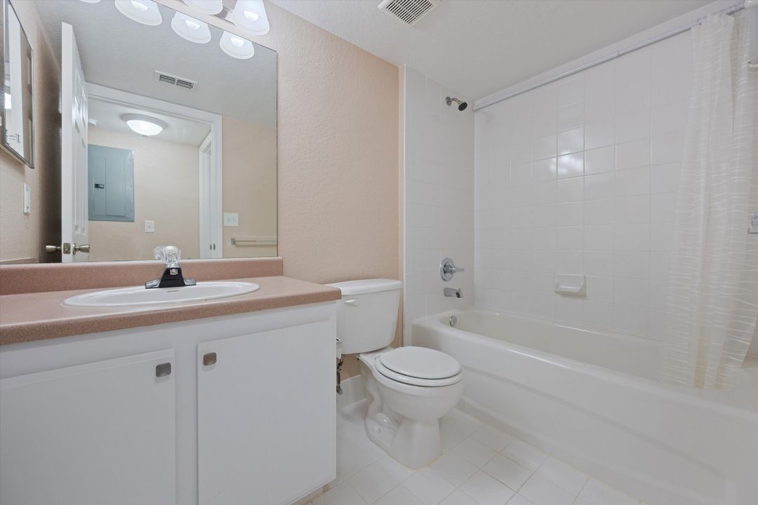 For Sale: $210,500 (2 beds, 2 baths, 1033 Square Feet)