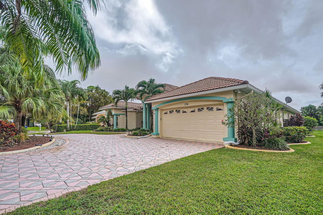 For Sale: $735,000 (4 beds, 3 baths, 2574 Square Feet)