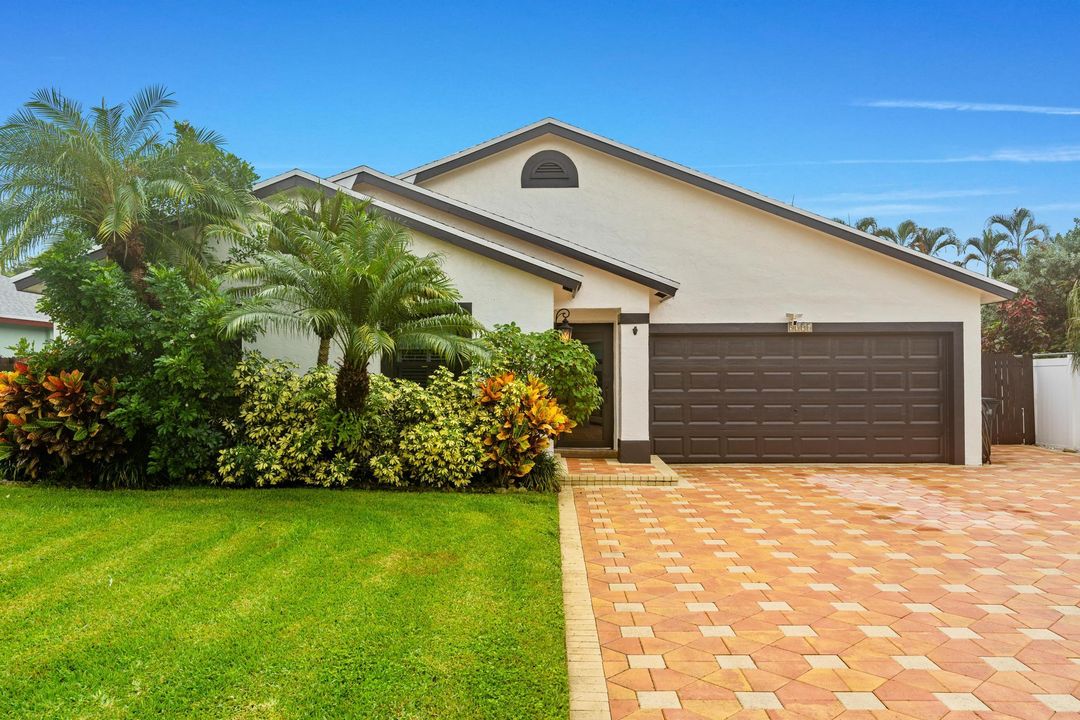 Active With Contract: $530,000 (3 beds, 2 baths, 1227 Square Feet)