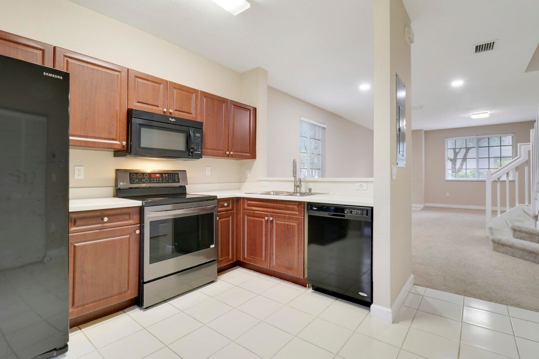 Active With Contract: $2,200 (3 beds, 2 baths, 1344 Square Feet)