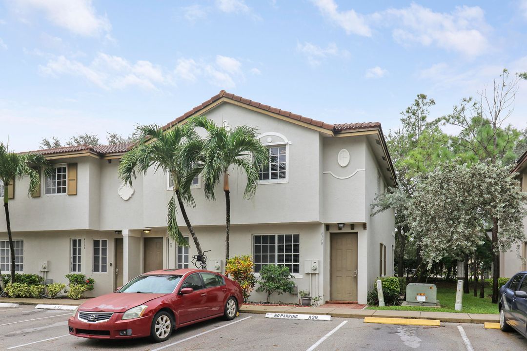 Active With Contract: $2,200 (3 beds, 2 baths, 1344 Square Feet)