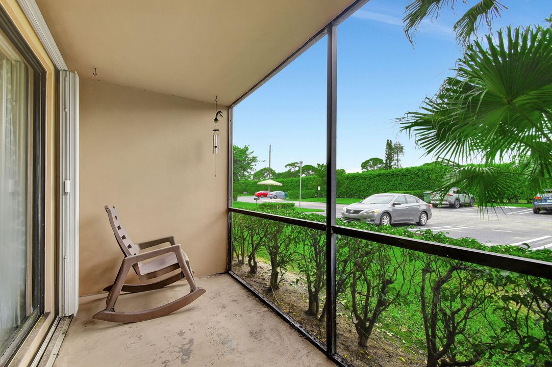 For Sale: $265,000 (2 beds, 2 baths, 1005 Square Feet)