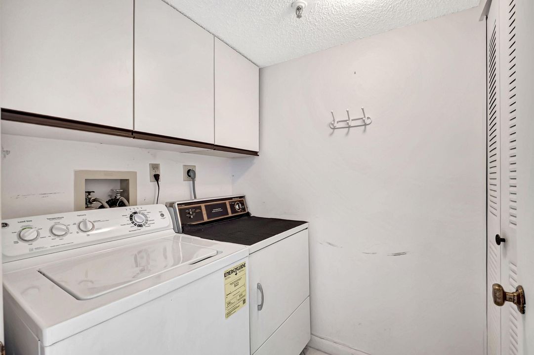 For Rent: $3,500 (2 beds, 2 baths, 1230 Square Feet)