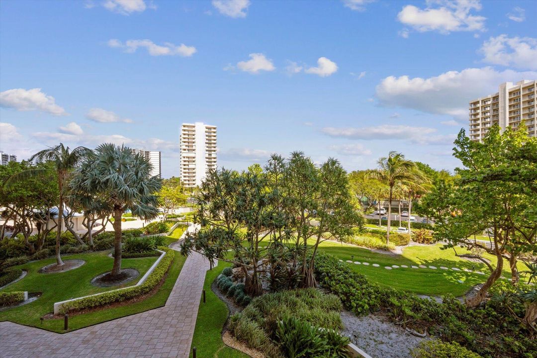 For Sale: $798,000 (2 beds, 2 baths, 1438 Square Feet)